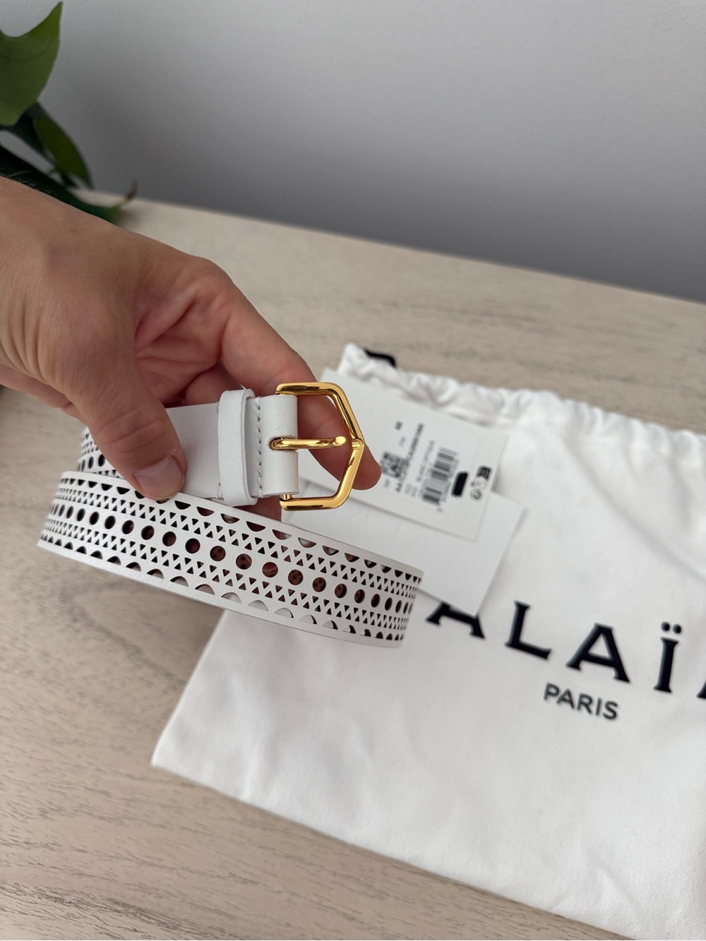 Alaïa White Neo-Vienne Laser-cut Leather Belt with Gold Buckle - Picture 11 of 12